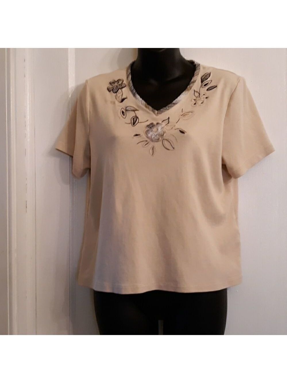 Allison Daley beige with flower top